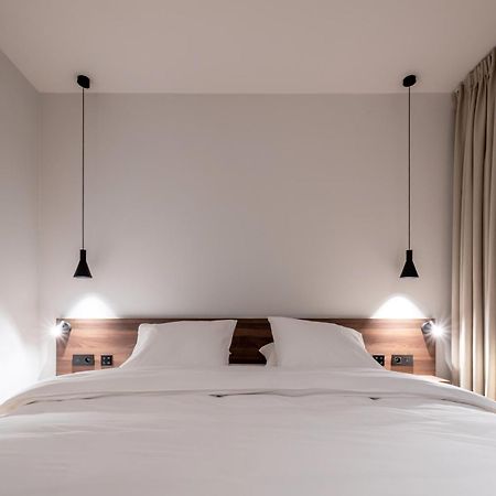 One Two Four - Hotel & Spa Gent Bagian luar foto