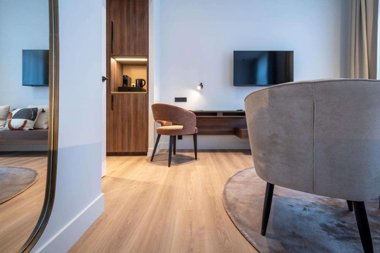 One Two Four - Hotel & Spa Gent Bagian luar foto