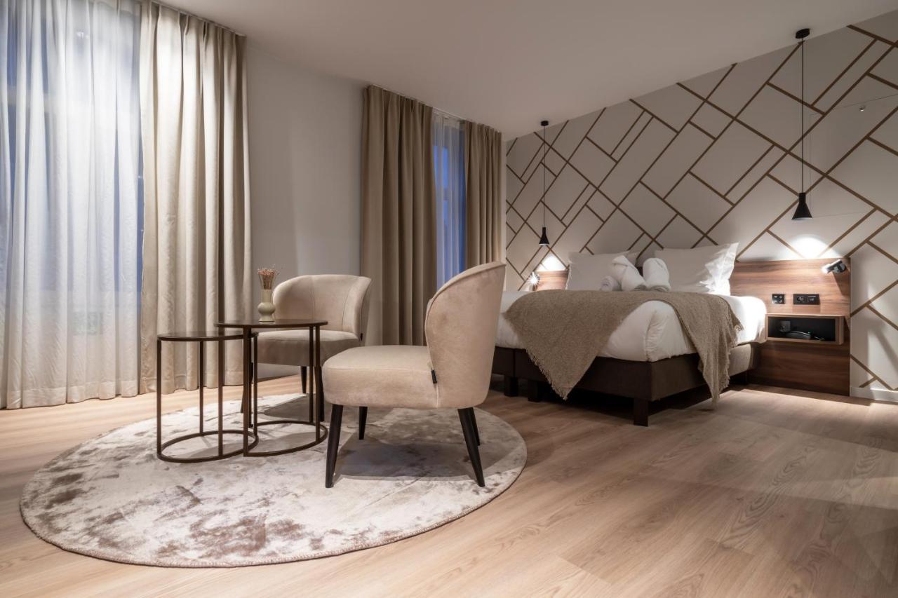 One Two Four - Hotel & Spa Gent Bagian luar foto
