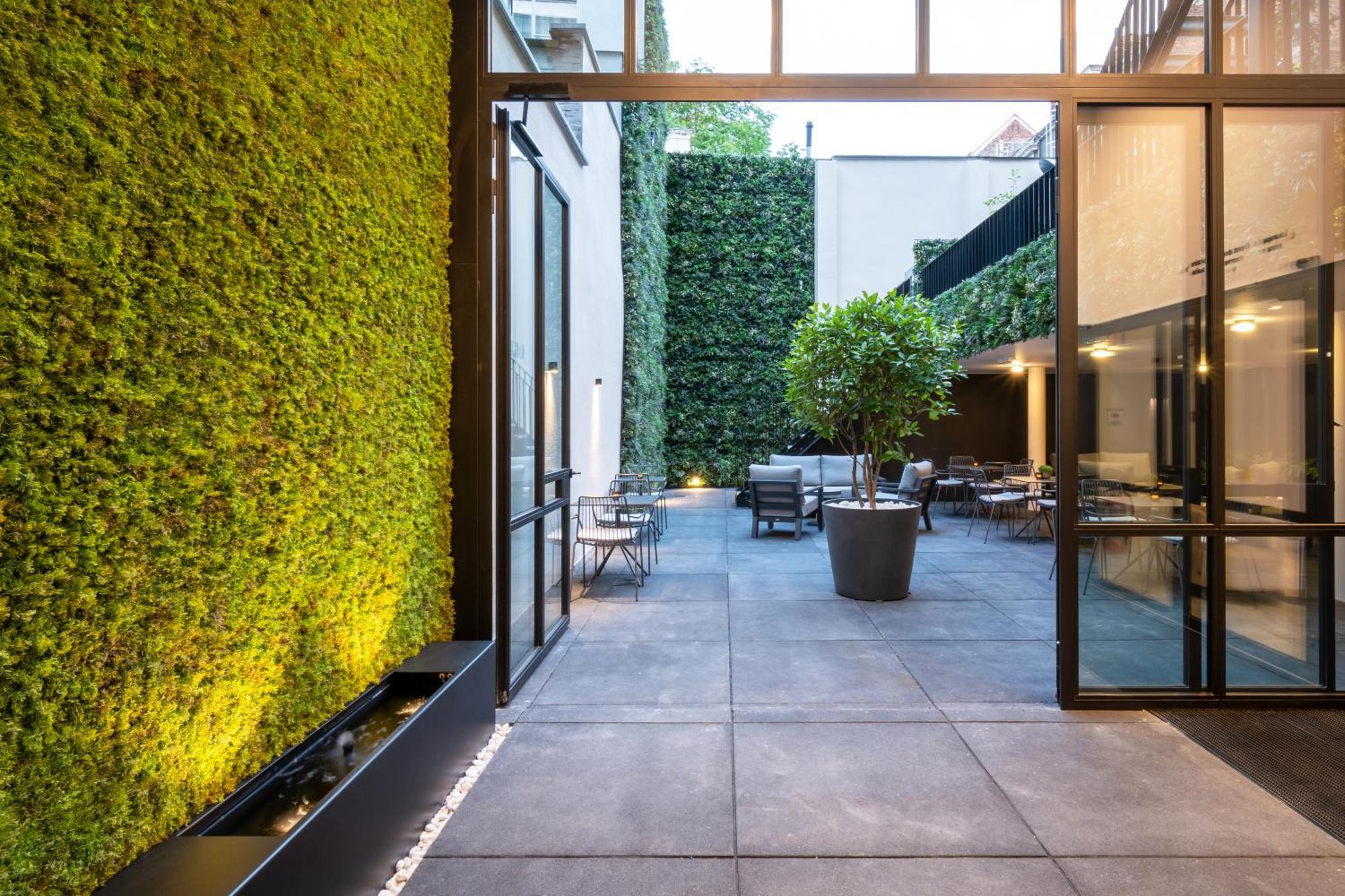 One Two Four - Hotel & Spa Gent Bagian luar foto