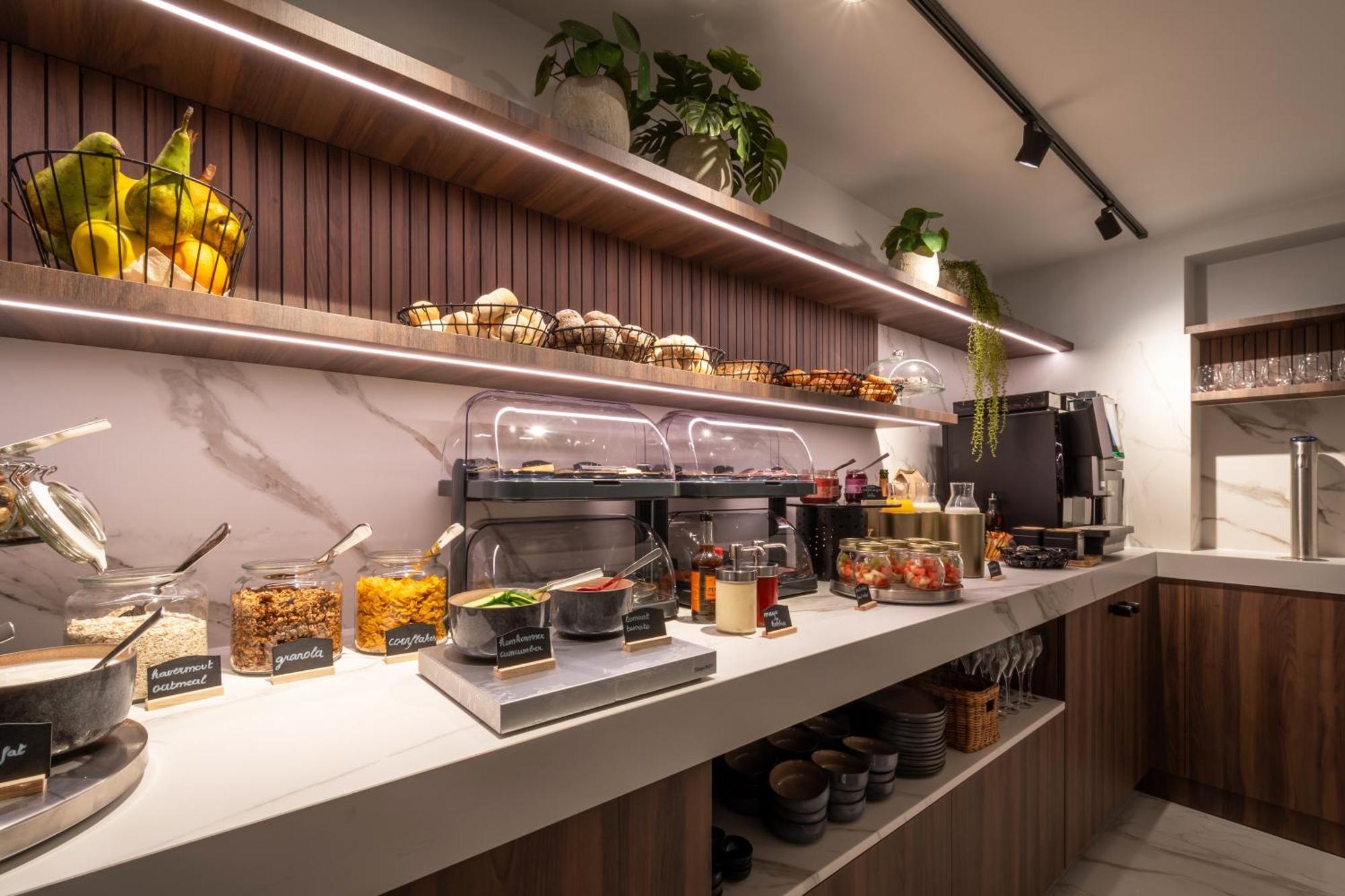 One Two Four - Hotel & Spa Gent Bagian luar foto