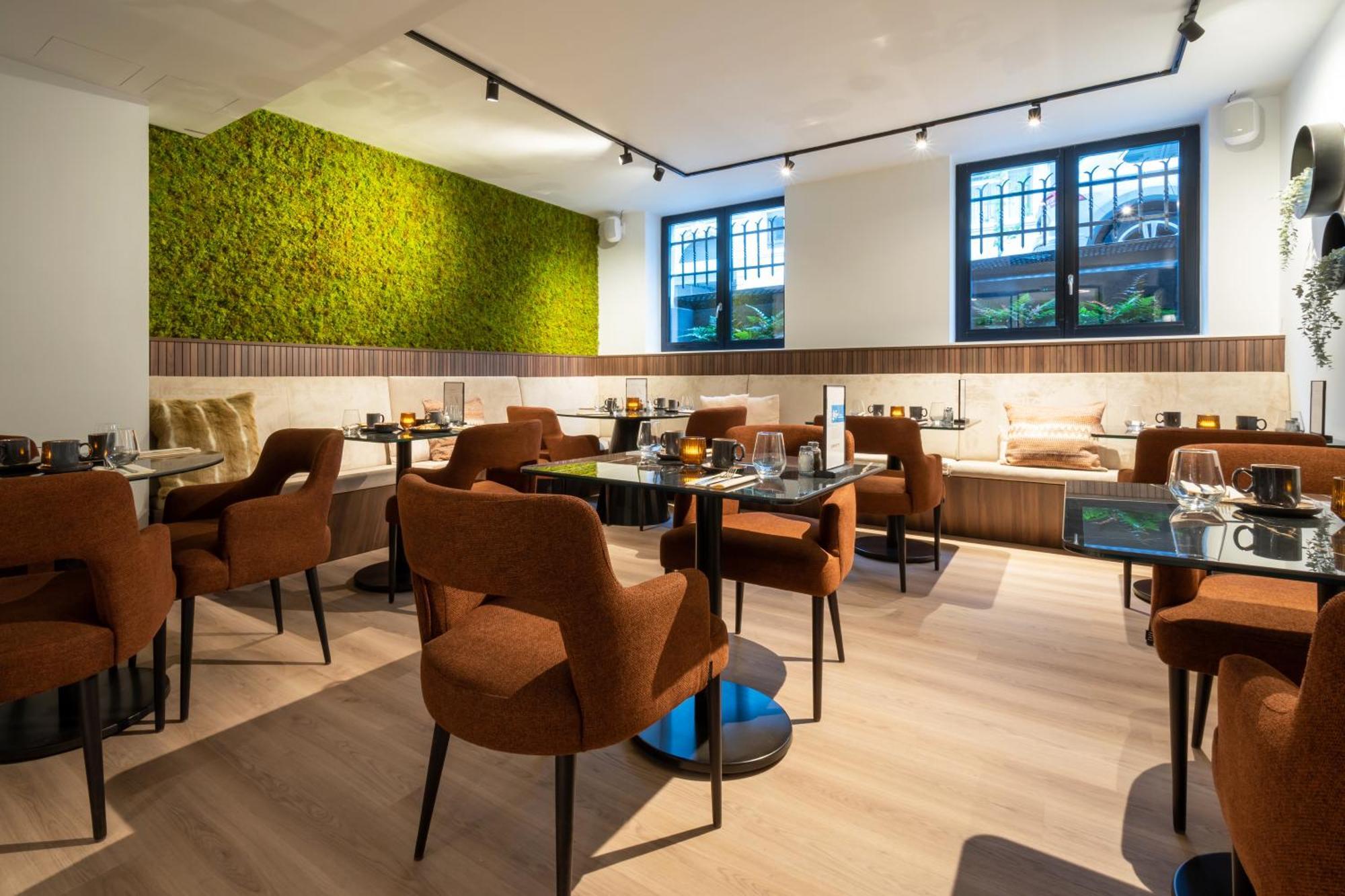 One Two Four - Hotel & Spa Gent Bagian luar foto