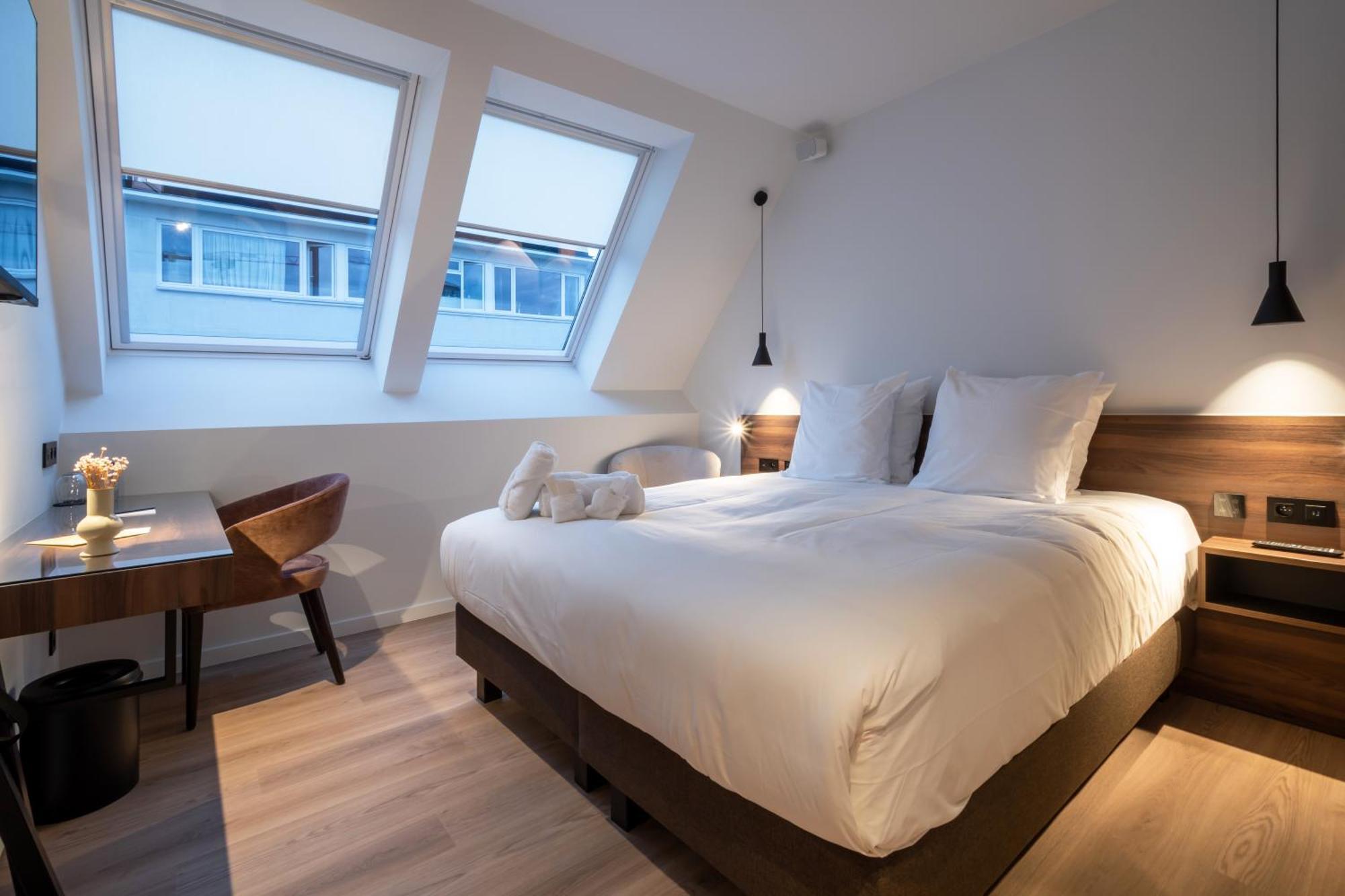 One Two Four - Hotel & Spa Gent Bagian luar foto