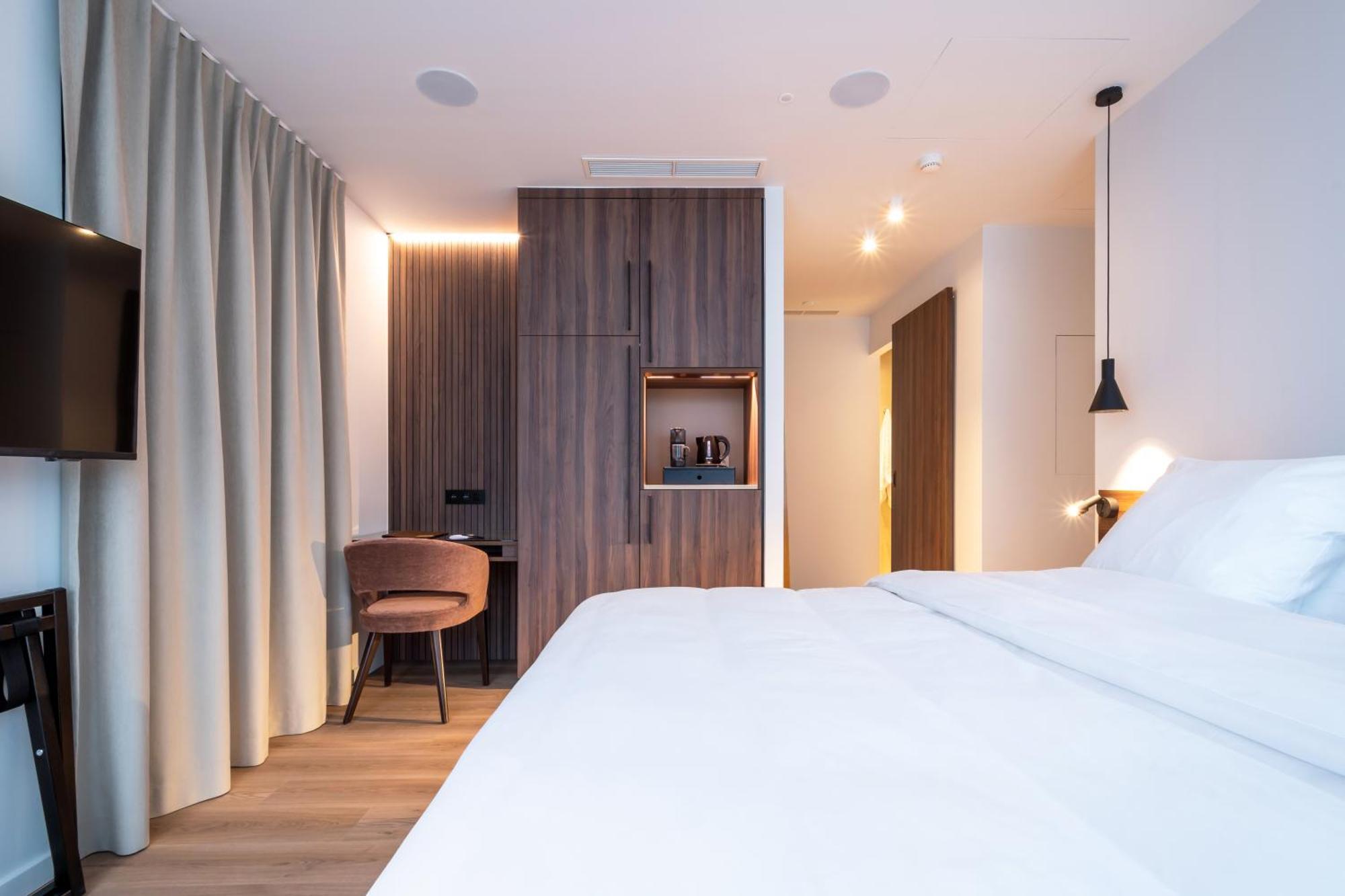 One Two Four - Hotel & Spa Gent Bagian luar foto