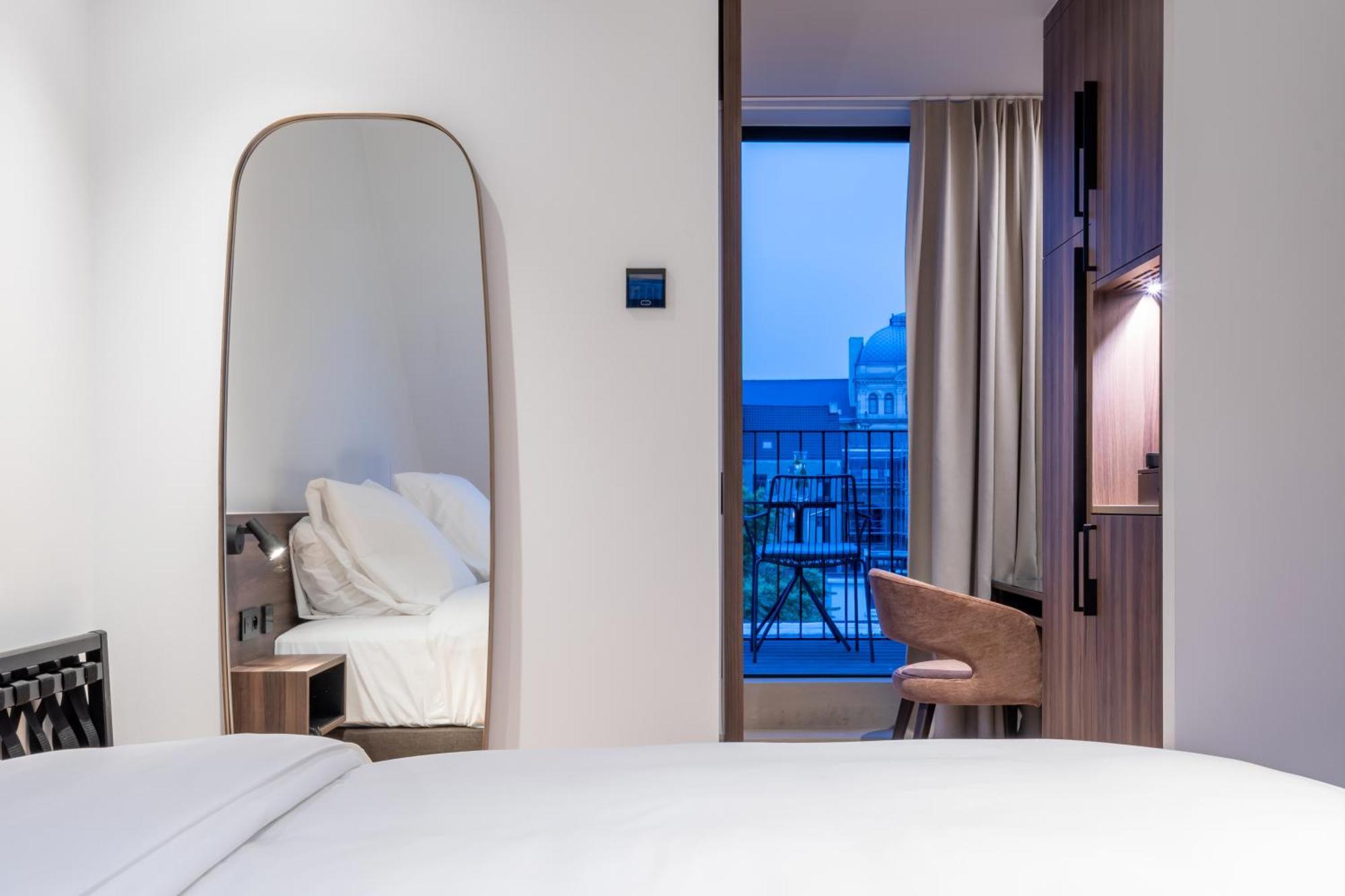 One Two Four - Hotel & Spa Gent Bagian luar foto