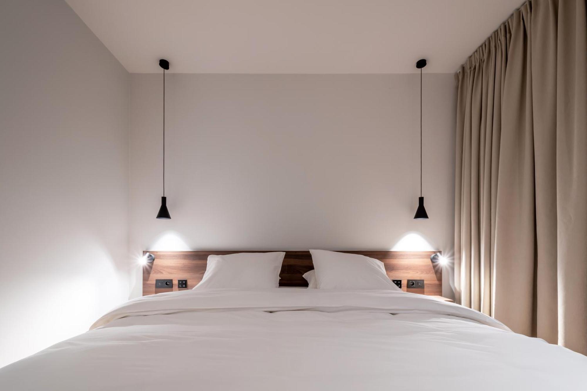 One Two Four - Hotel & Spa Gent Bagian luar foto