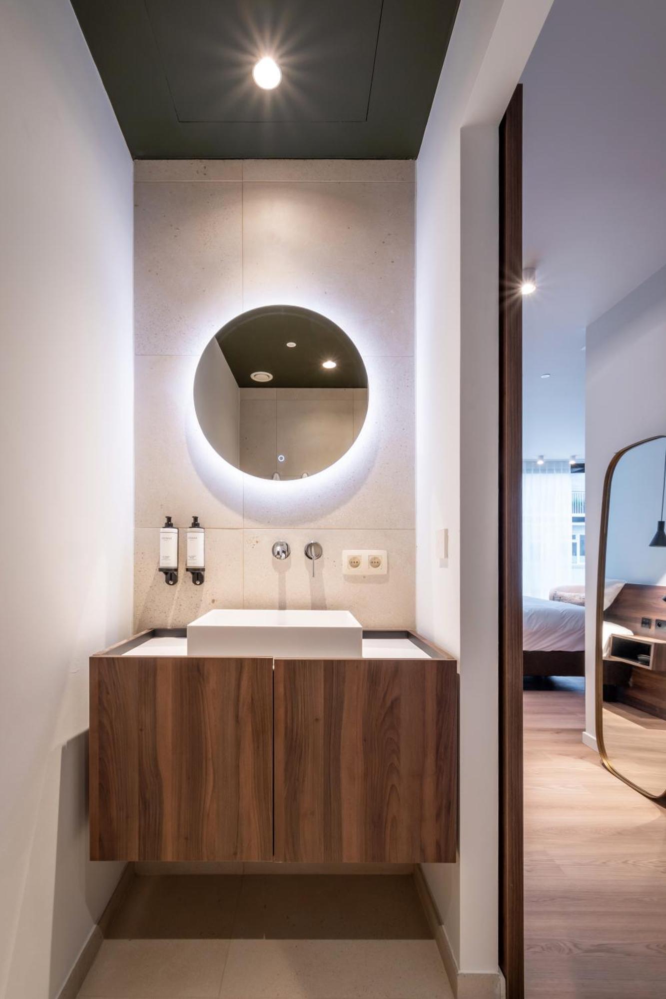 One Two Four - Hotel & Spa Gent Bagian luar foto