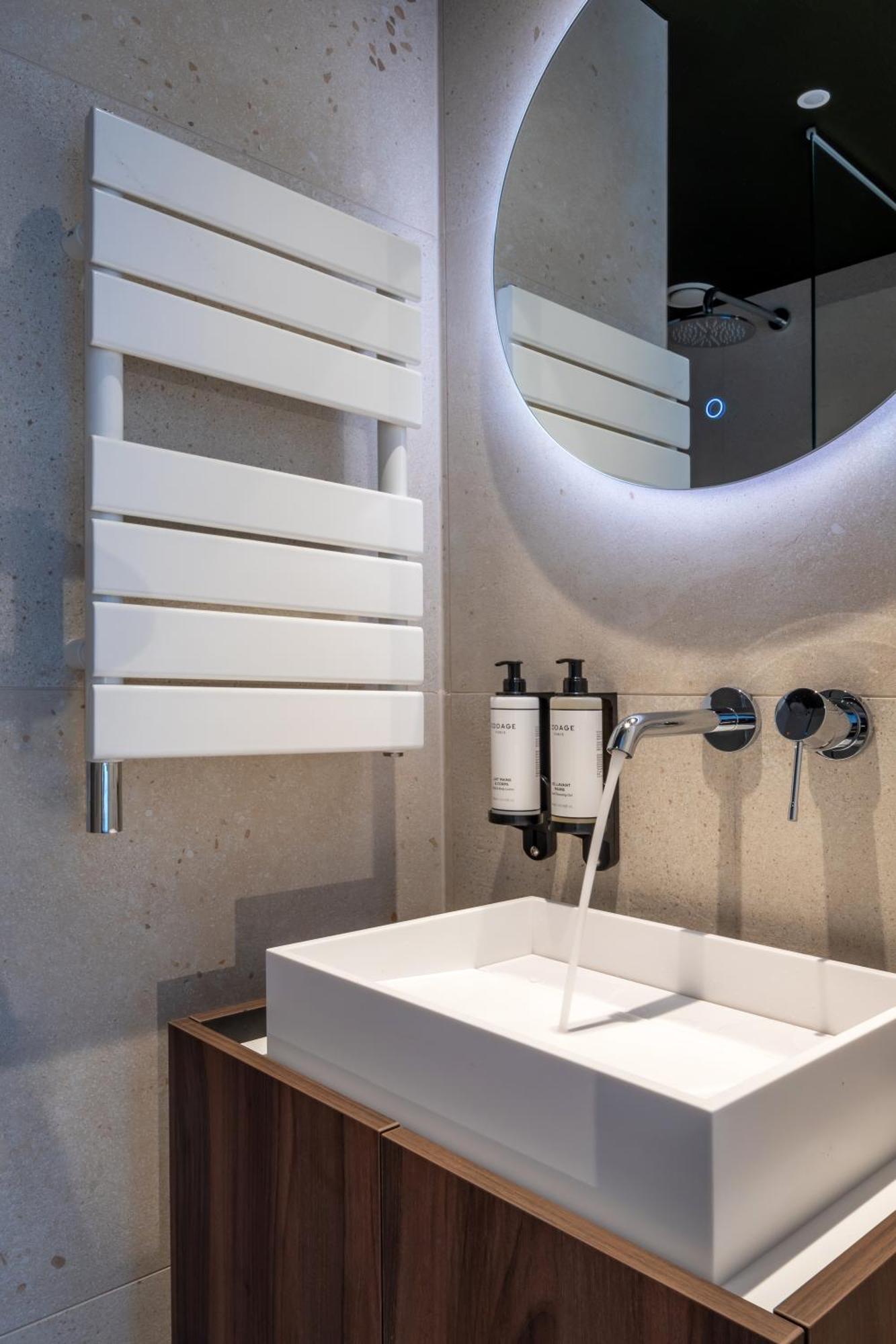 One Two Four - Hotel & Spa Gent Bagian luar foto